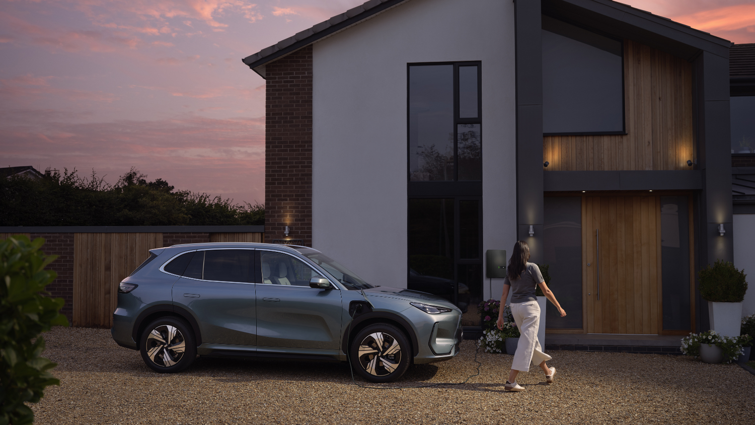Geely partners with Andersen to provide premium home chargers to new Geely EX5 customers