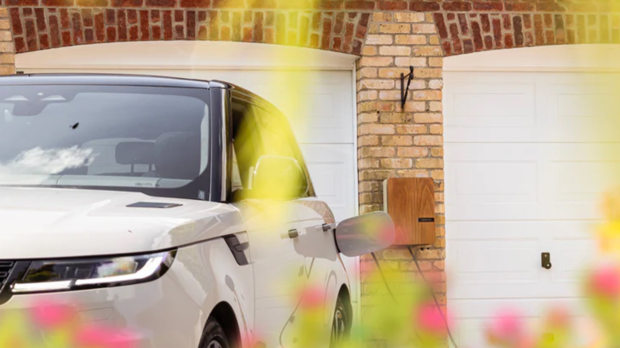 UK plug-in hybrid motorists waste £70.9 million annually by not utilising home chargers and  smart electricity tariffs